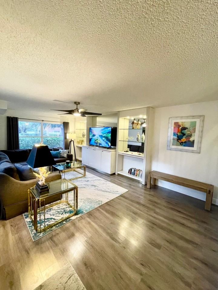 1917 Stratford Way - Photo 3 of 22