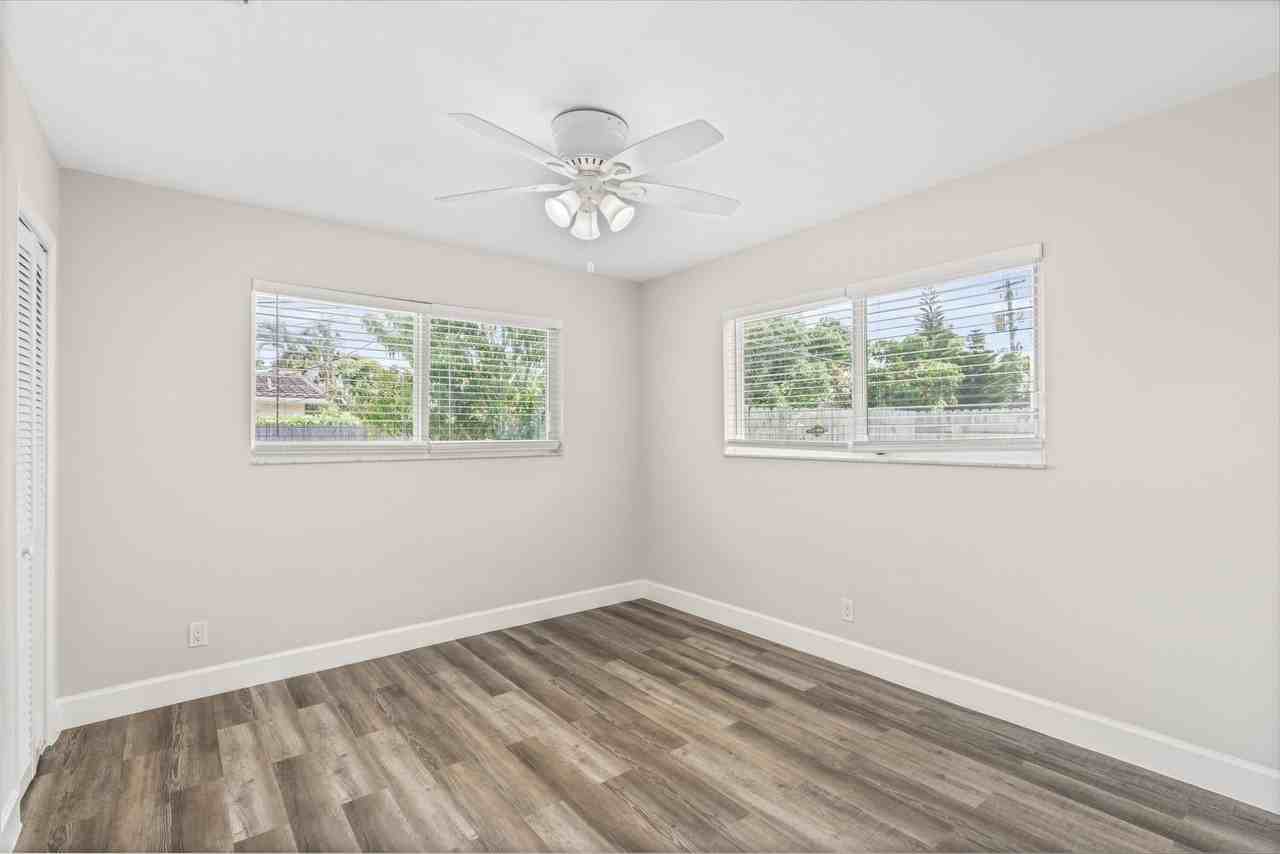 541 Ne 44th St Apt C - Photo 3 of 15