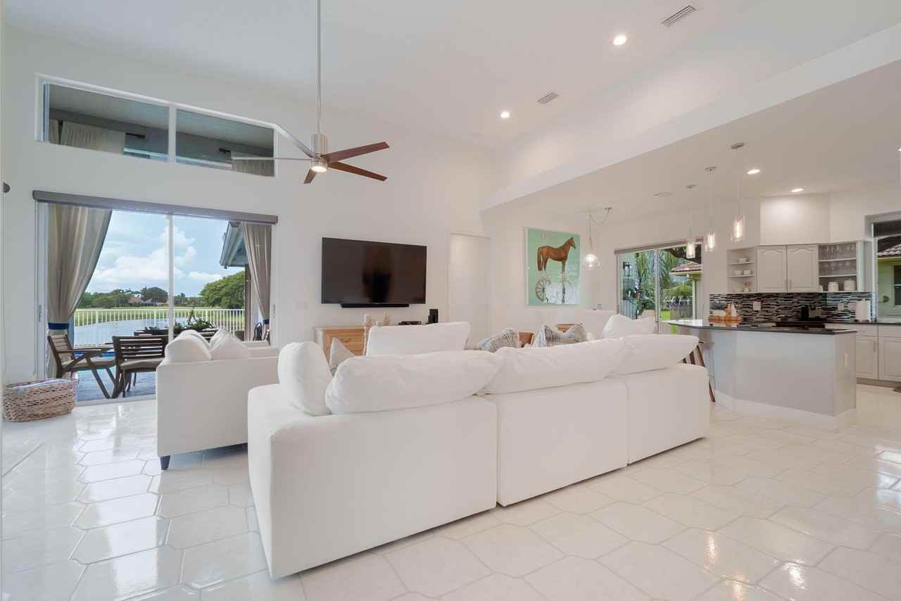 1907 S Club Dr - Photo 3 of 39