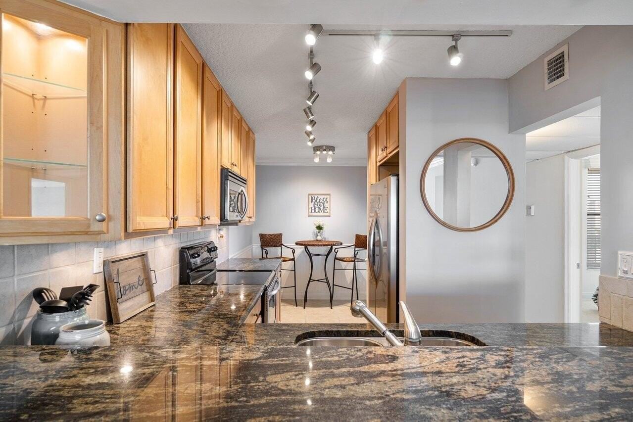 9 Royal Palm Way Unit 6060 - Photo 7 of 31