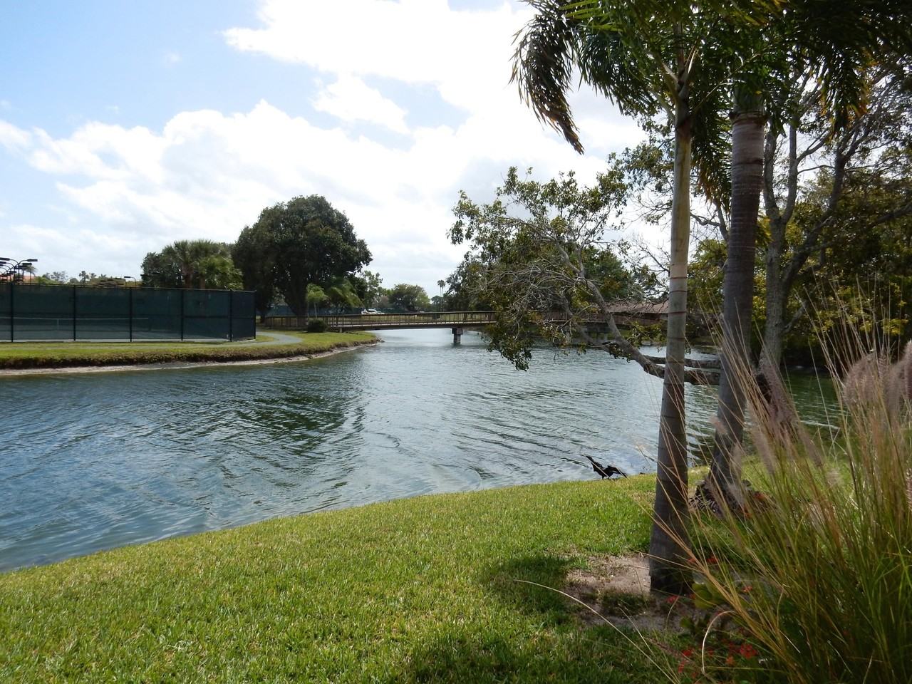 311 Club Dr - Photo 3 of 12