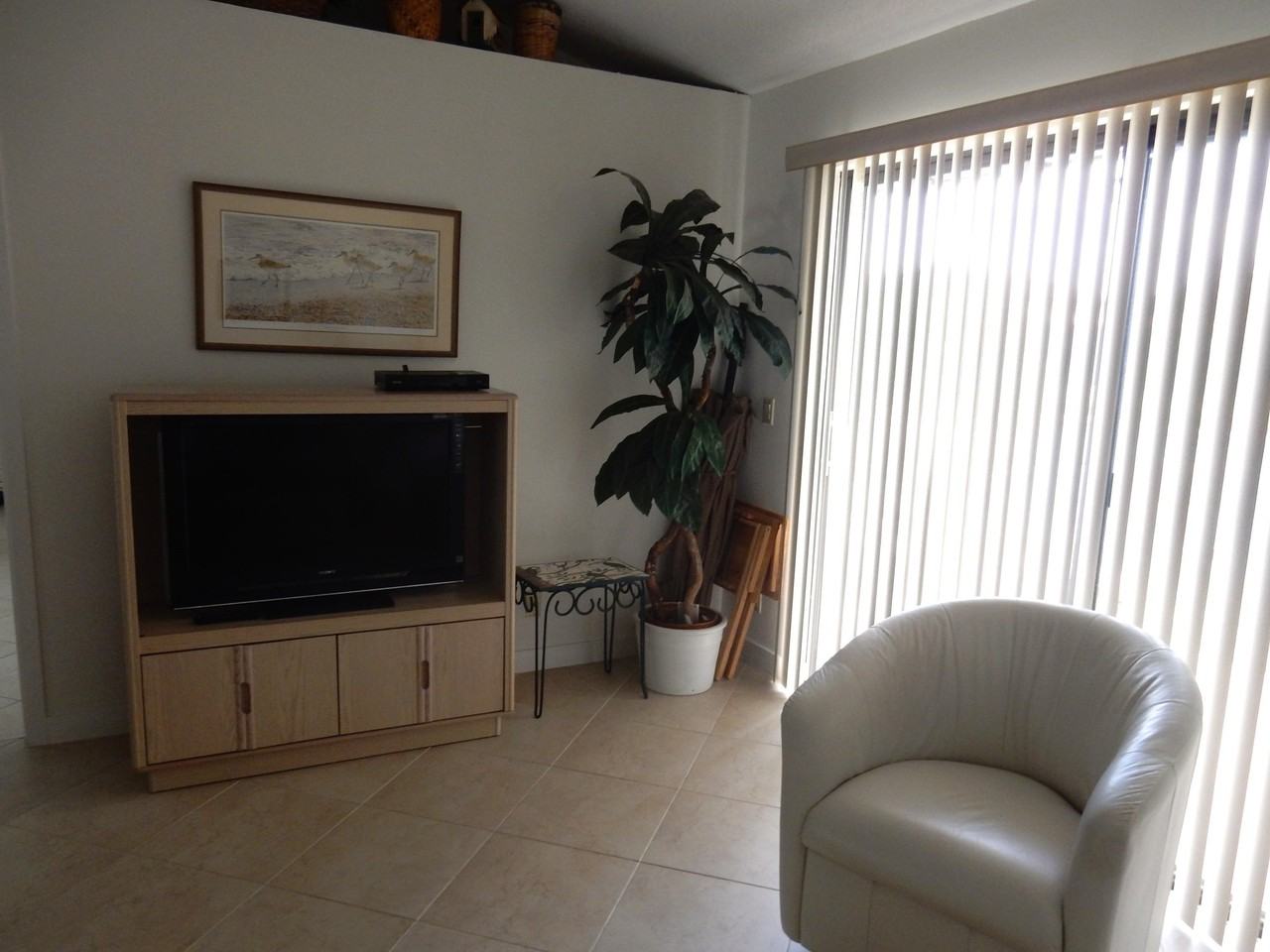 311 Club Dr - Photo 6 of 12