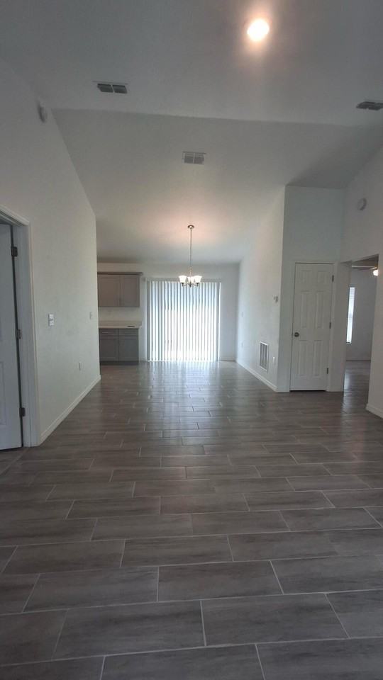 19850 Sw Eagle Dr - Photo 2 of 17