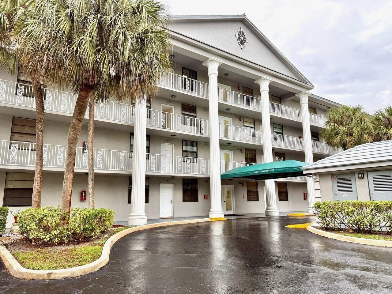 1502 Whitehall Dr Apt 104 - Photo 4 of 21