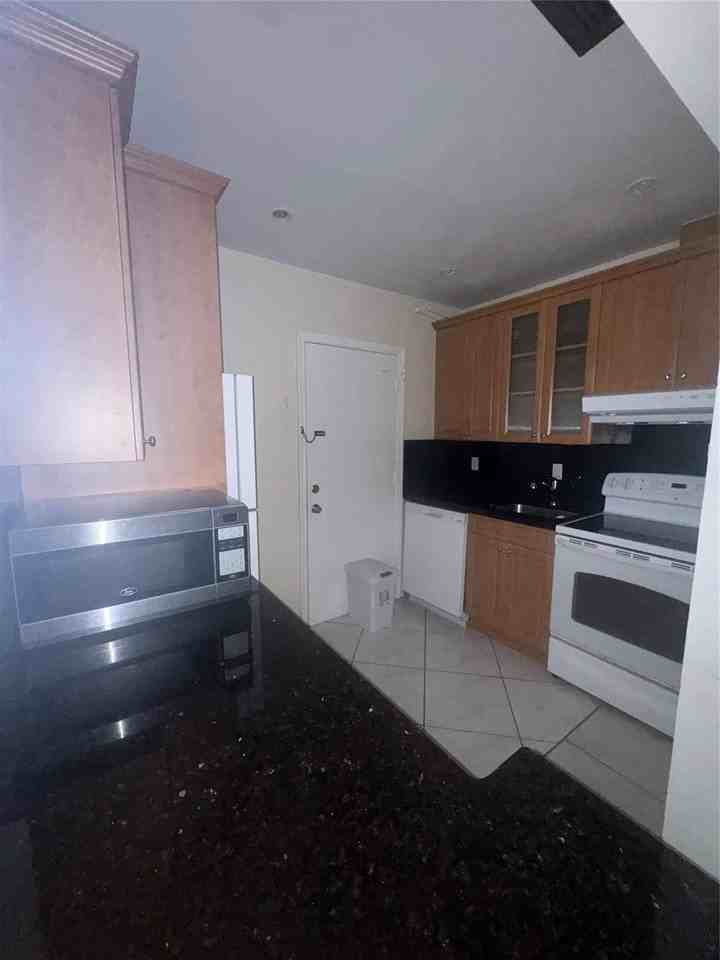 2220 Ne 68th St #1031 - Photo 2 of 12