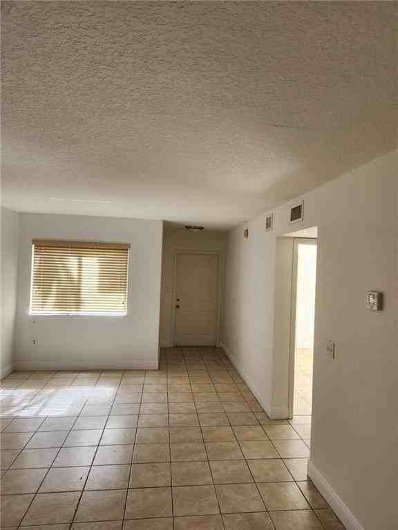 4775 Sw 62nd Ave Apt 102 - Photo 5 of 6