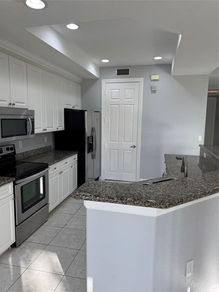 7997 Nw 128th Ln - Photo 2 of 7