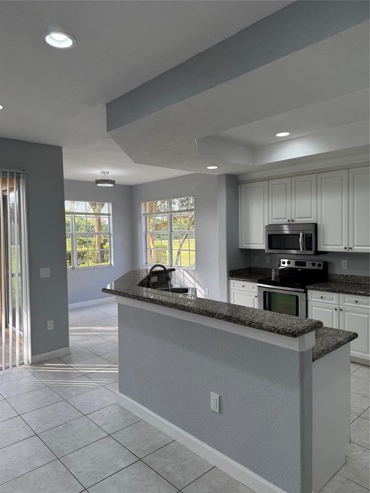 7997 Nw 128th Ln - Photo 5 of 7