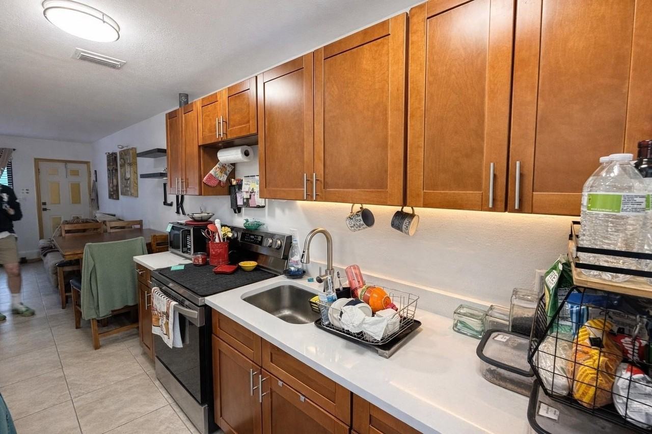 1021 W Las Olas Blvd Unit 3 - Photo 3 of 11