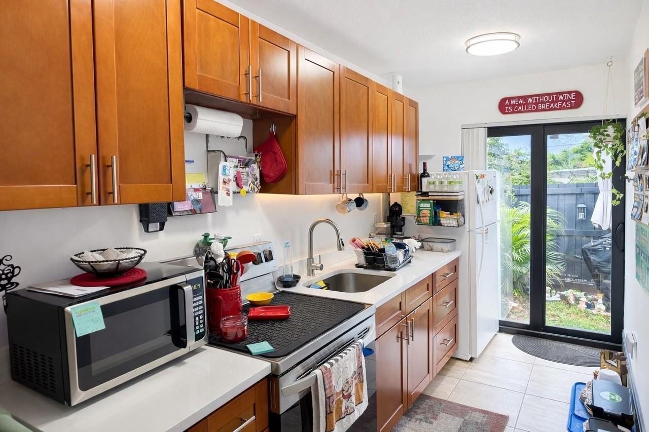 1021 W Las Olas Blvd Unit 3 - Photo 4 of 11