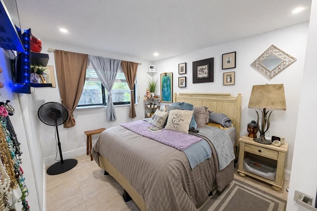 1021 W Las Olas Blvd Unit 3 - Photo 7 of 11