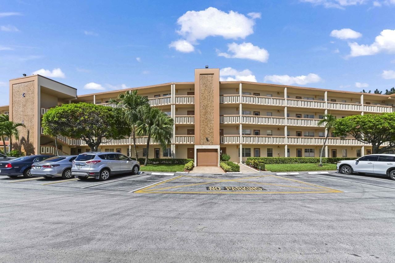 3046 Newcastle C - Photo 2 of 25