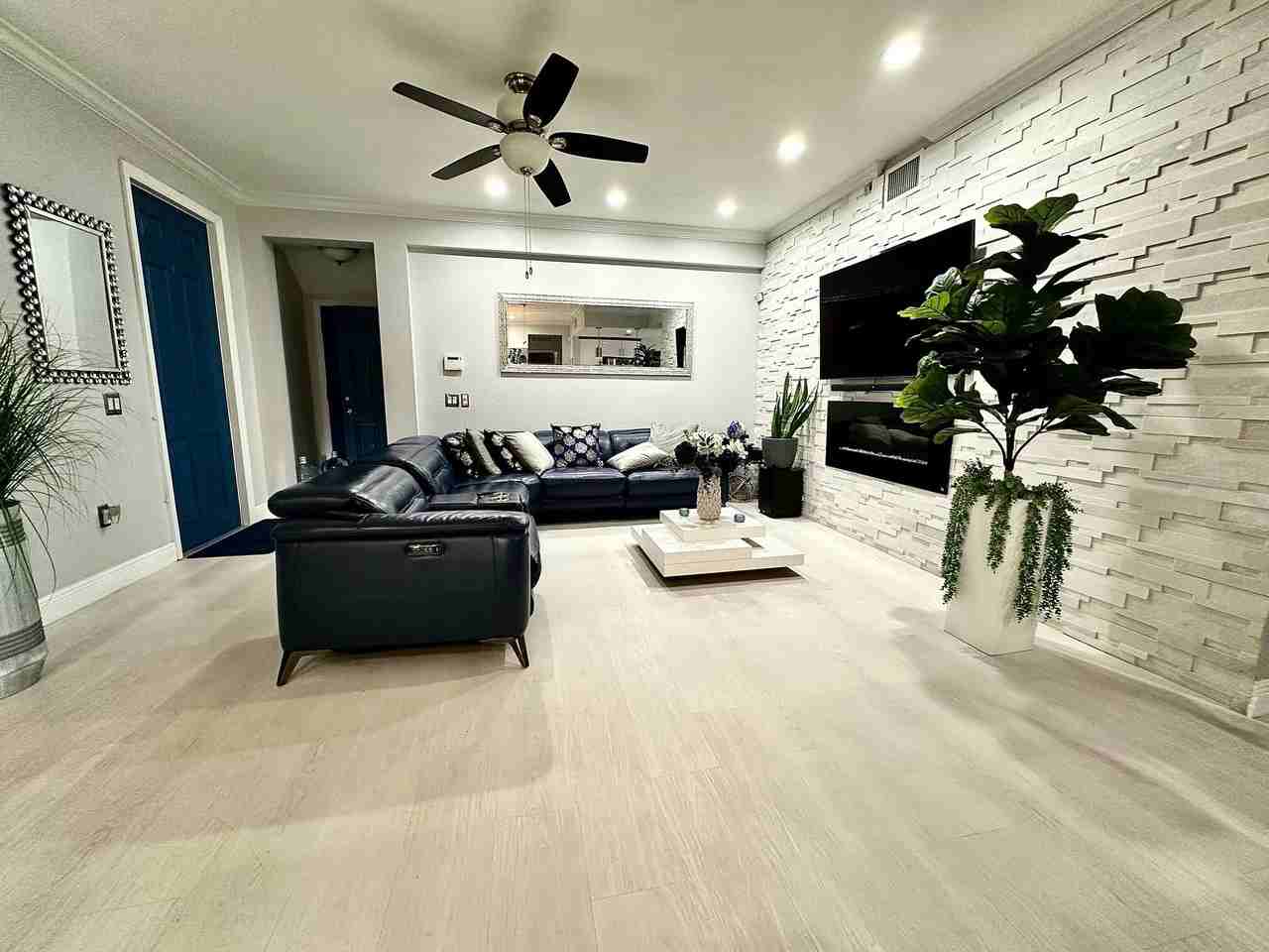 4720 Mimosa Pl Unit 905 - Photo 2 of 18