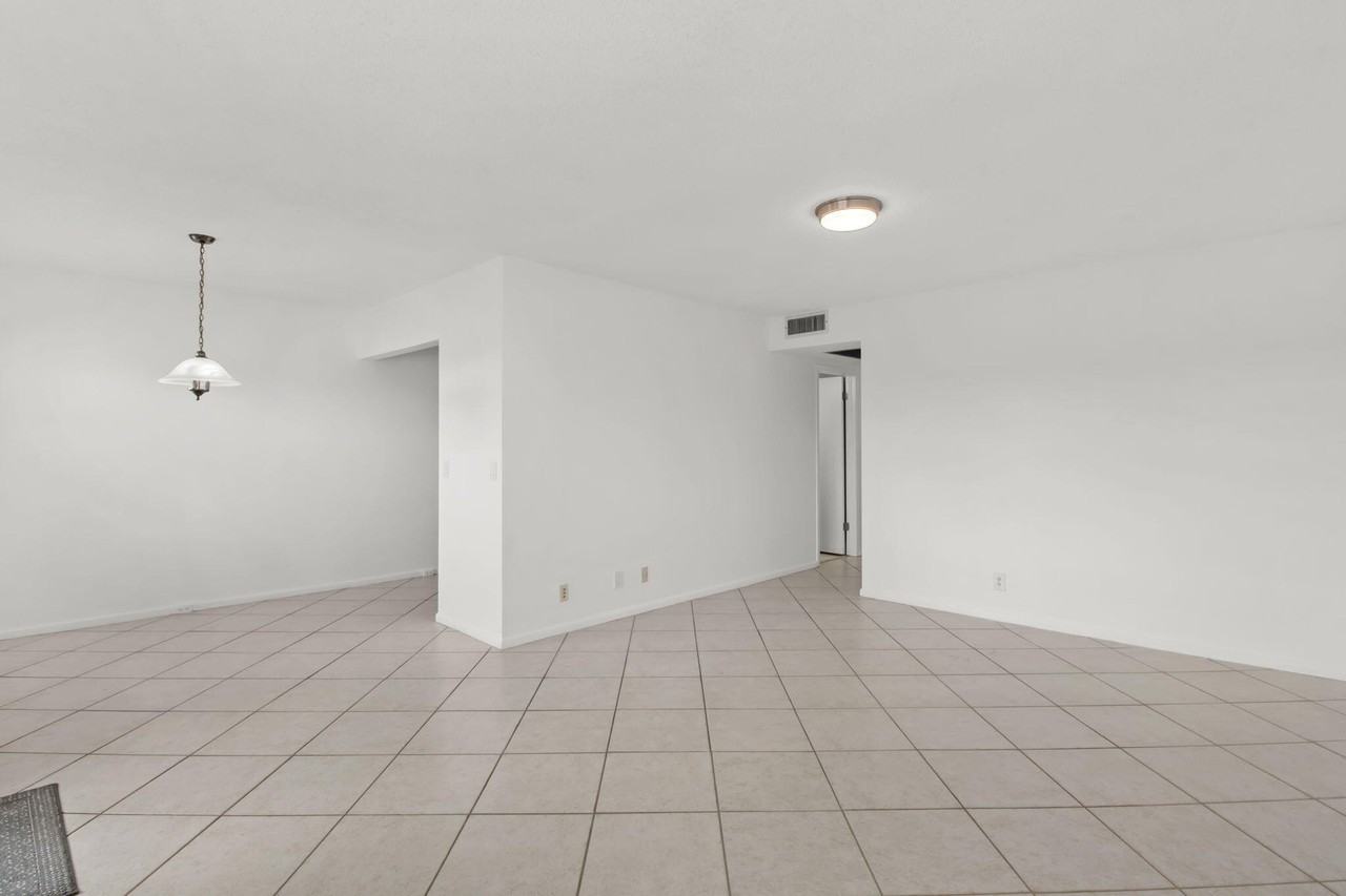 124 Preston C - Photo 5 of 38