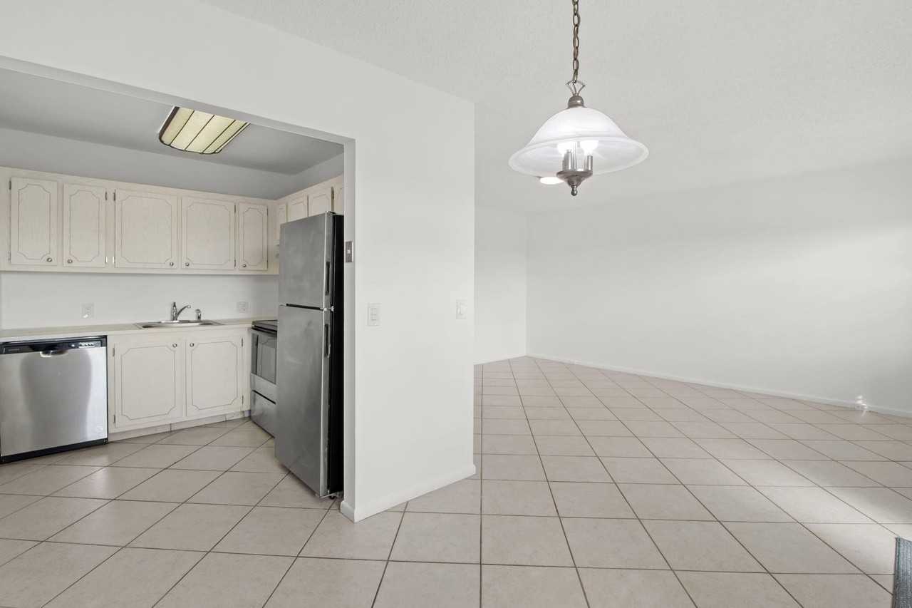 124 Preston C - Photo 7 of 38