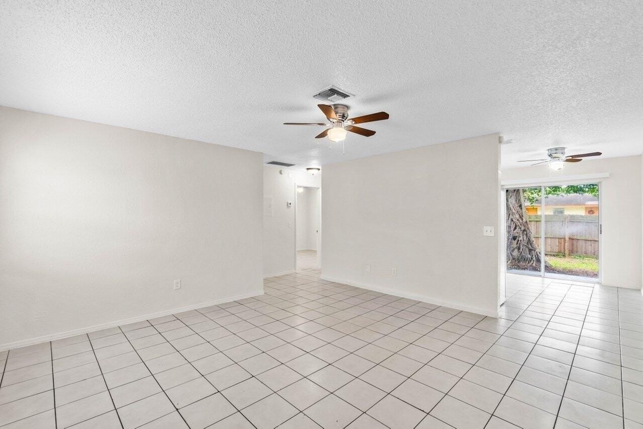 4915 Gulfstream Rd - Photo 6 of 20