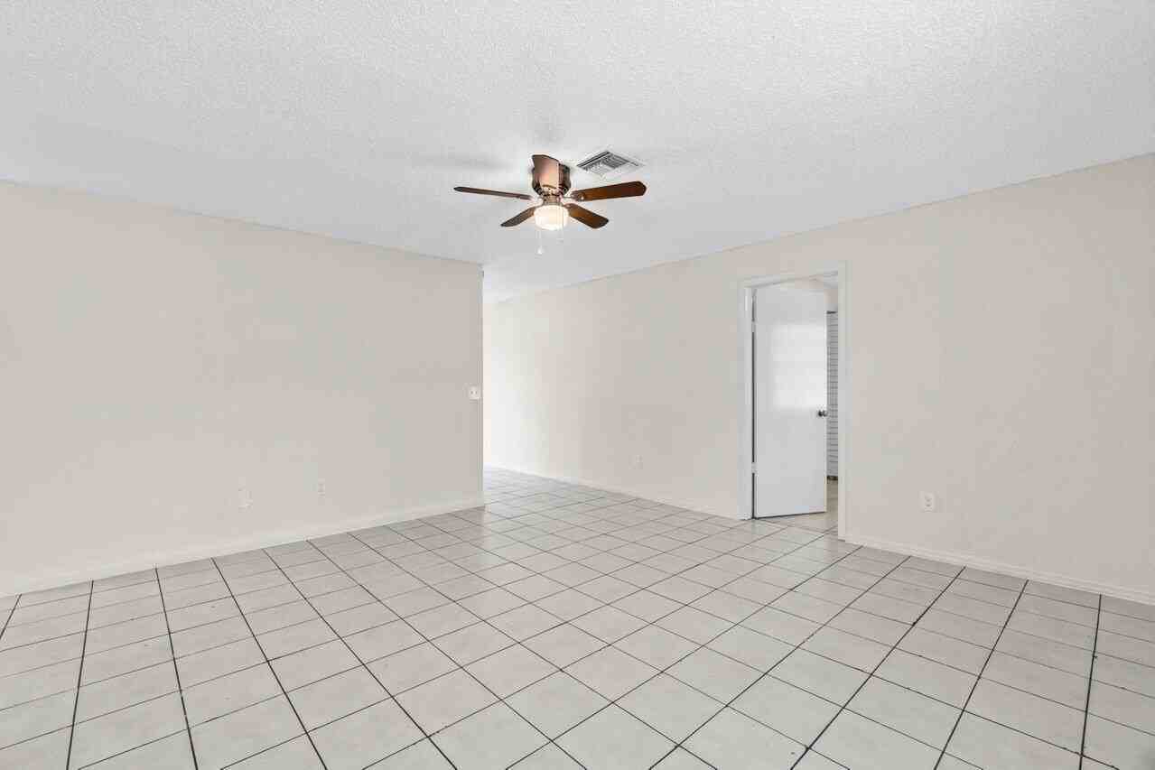 4915 Gulfstream Rd - Photo 7 of 20