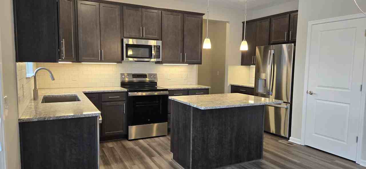 3374 Buckeye Trl #3374 - Photo 3 of 21