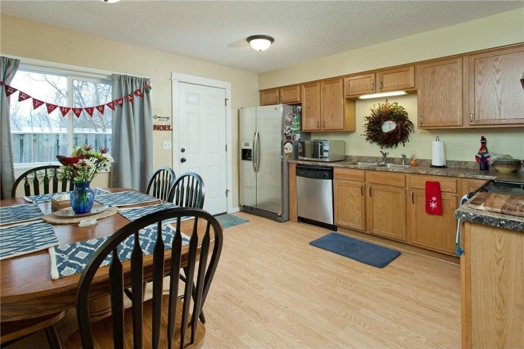 831 Weeks Ave Se - Photo 4 of 13