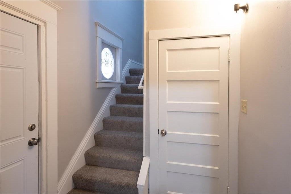 678 Hawthorne Ave E - Photo 3 of 16