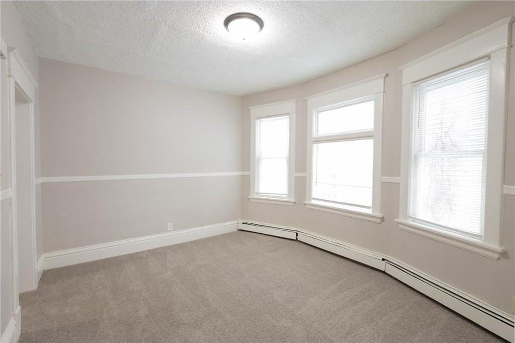 678 Hawthorne Ave E - Photo 5 of 16