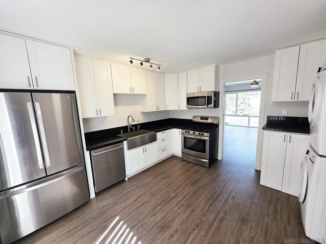 4907 Iroquois Ave - Photo 4 of 17