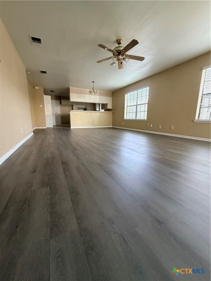 113 Stonewood Pl - Photo 3 of 10