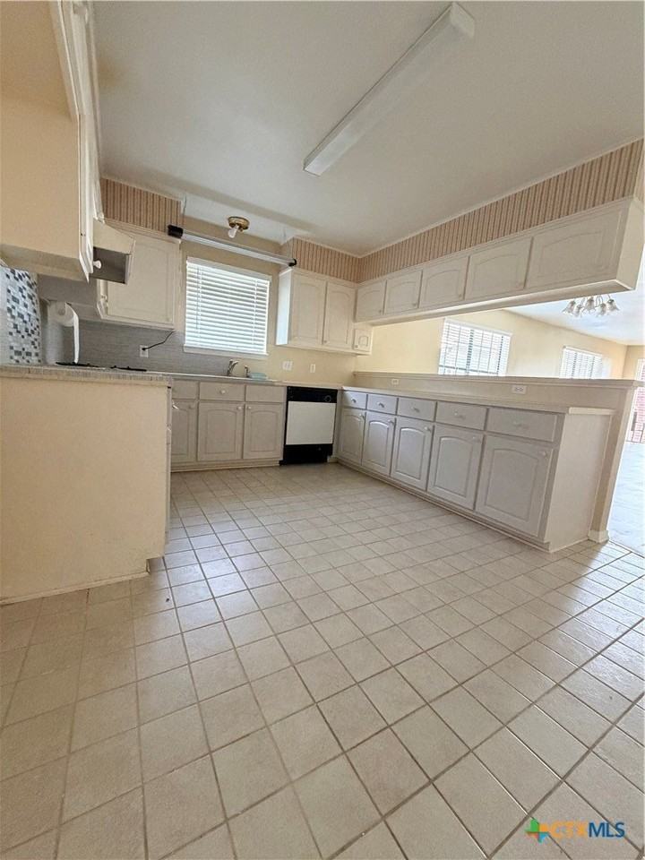 113 Stonewood Pl - Photo 5 of 10