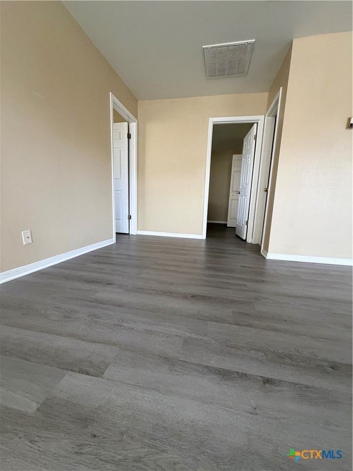 113 Stonewood Pl - Photo 7 of 10