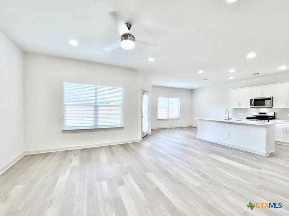 1005 Winnsboro Loop - Photo 4 of 37