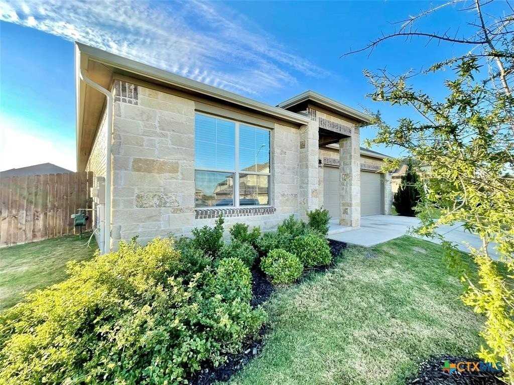 16829 Aventura Ave - Photo 2 of 34