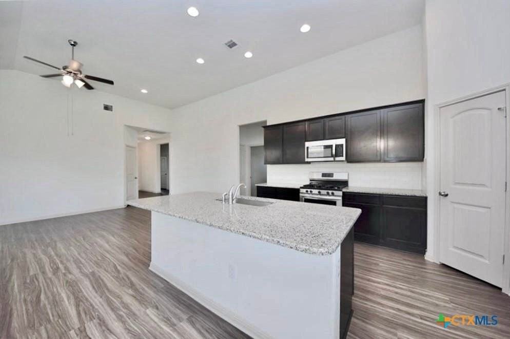 16829 Aventura Ave - Photo 3 of 34