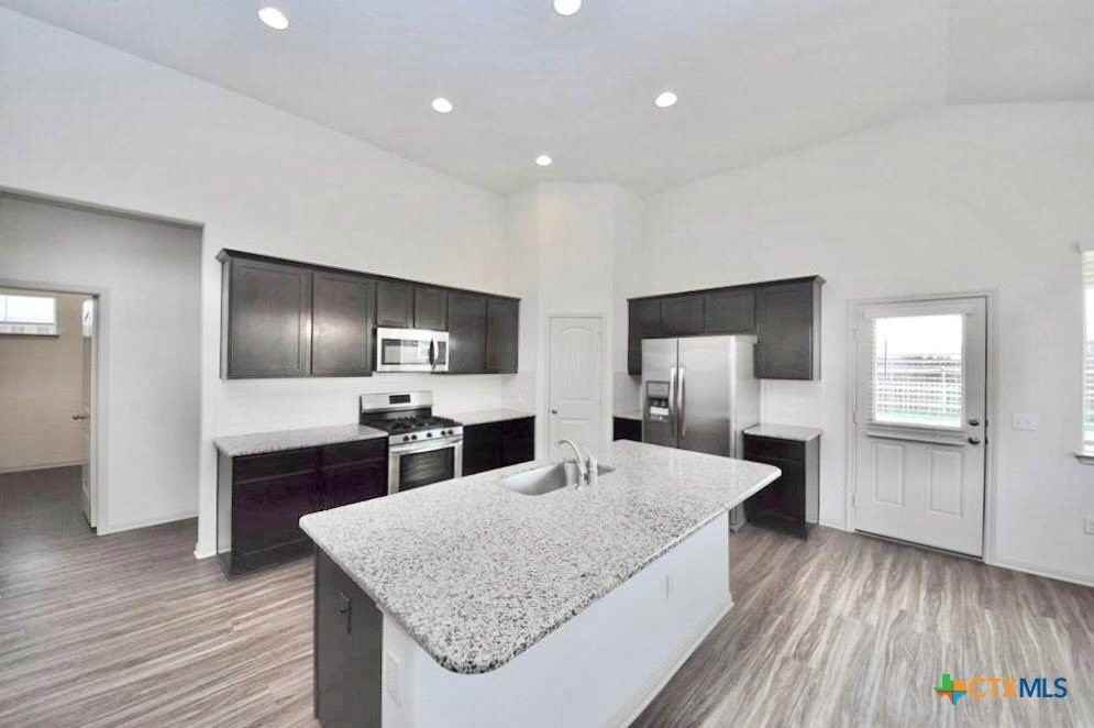 16829 Aventura Ave - Photo 7 of 34