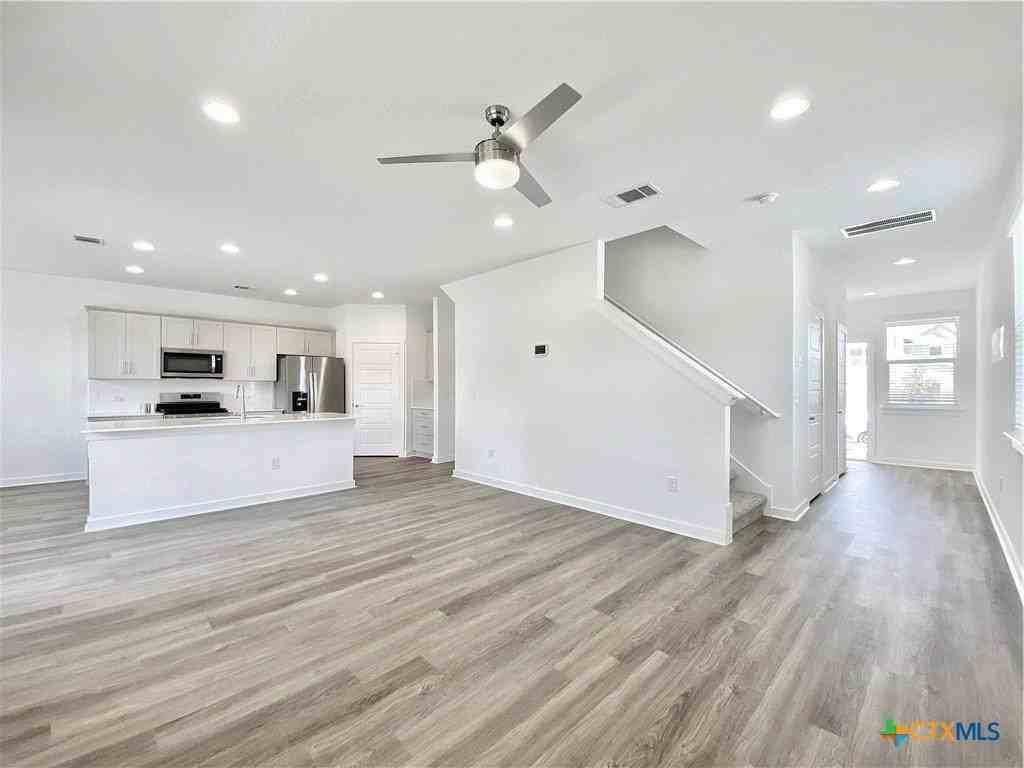 1861 Bonham Ln - Photo 4 of 32