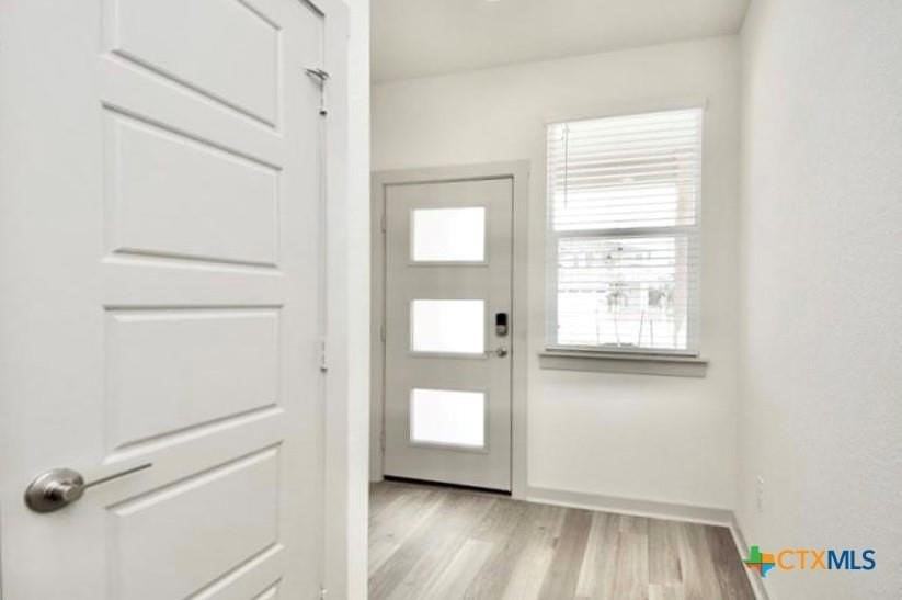 1861 Bonham Ln - Photo 5 of 32