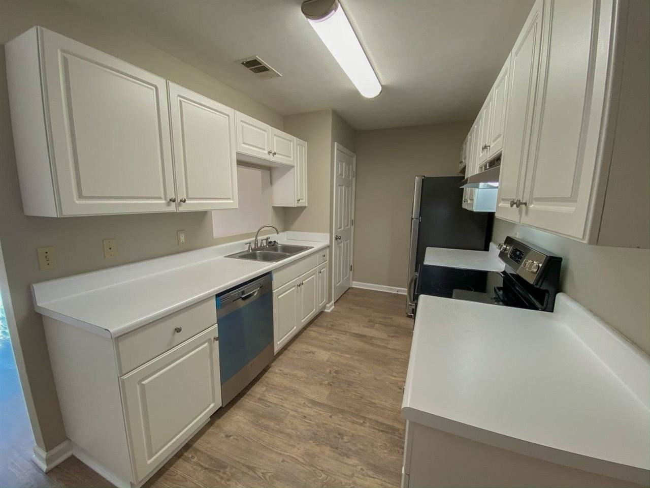 2416 Manzanita Ct - Photo 4 of 20