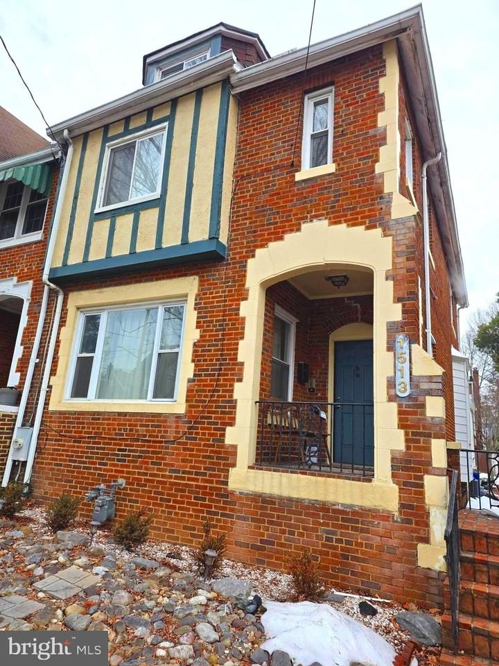 1513 Van Buren St Nw - Photo 2 of 24