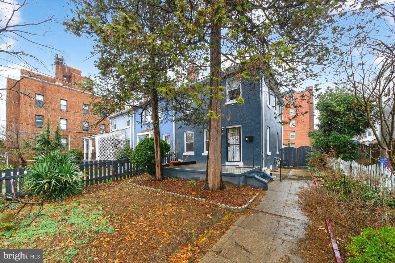 1353 Kennedy St Nw - Photo 2 of 32