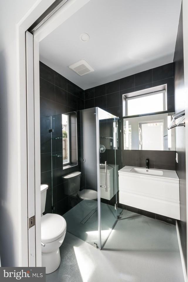 1209 Gallatin St Nw Unit 2 - Photo 4 of 7