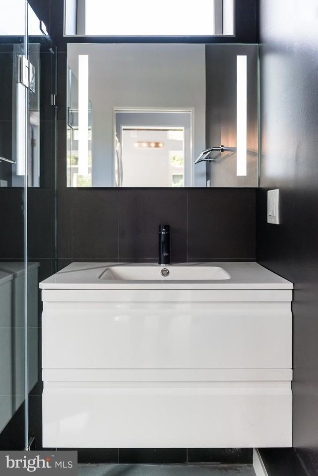 1209 Gallatin St Nw Unit 2 - Photo 5 of 7