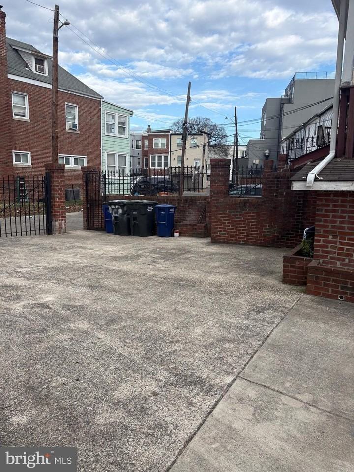 225 Missouri Ave Nw - Photo 3 of 33