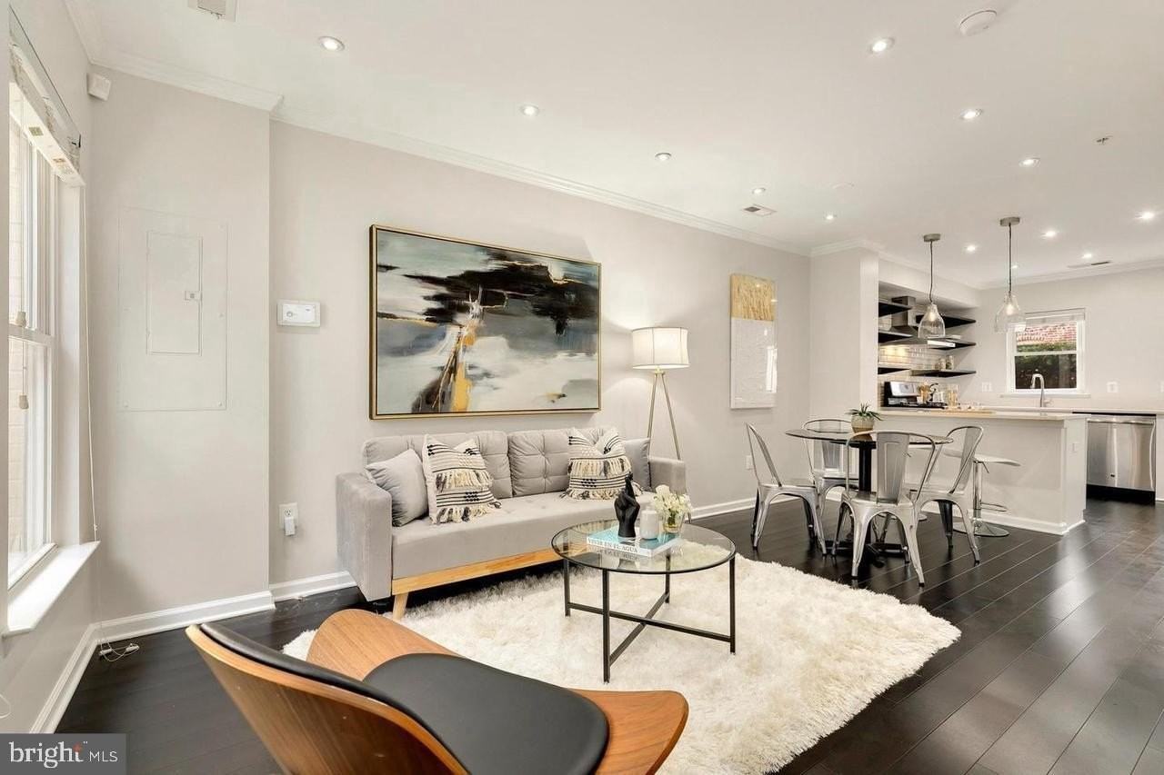 924 4th St Se - Photo 3 of 23