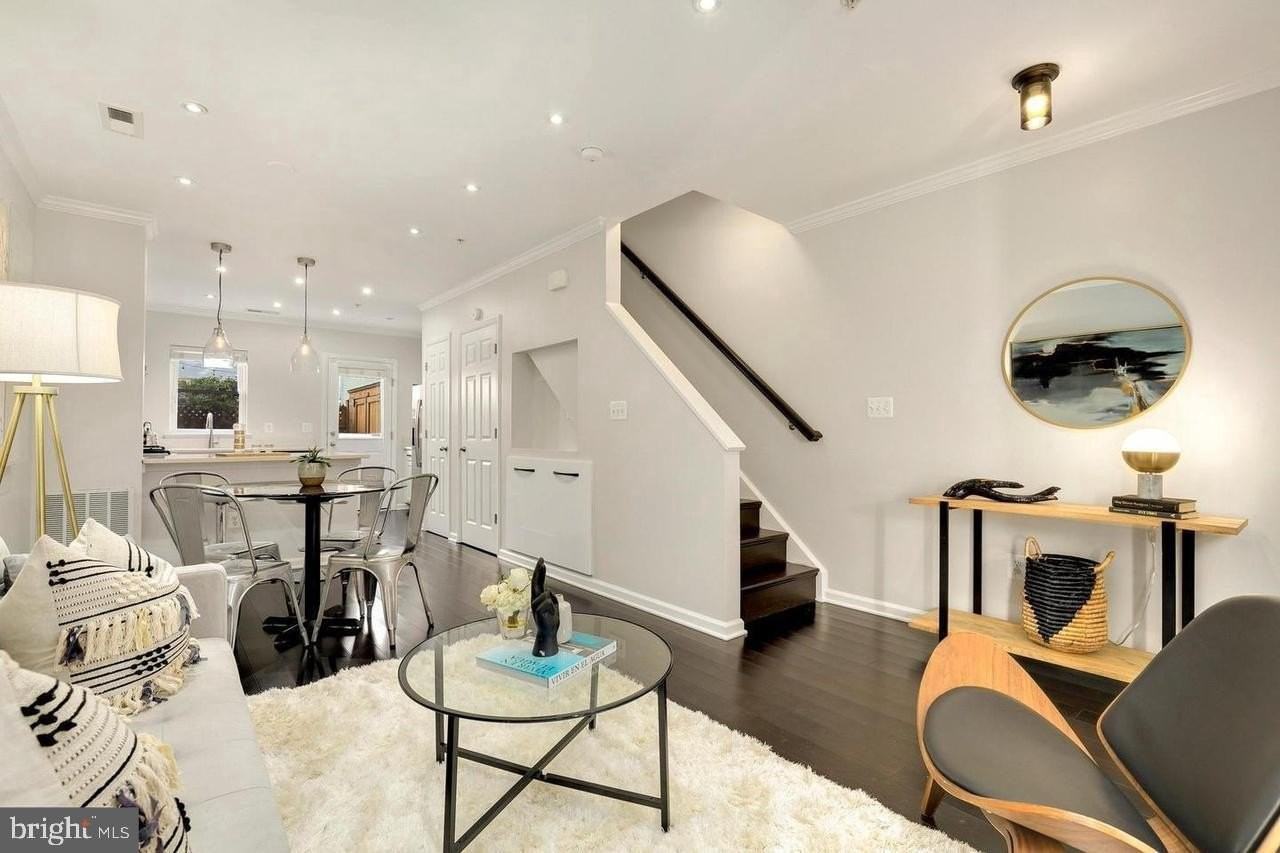 924 4th St Se - Photo 4 of 23