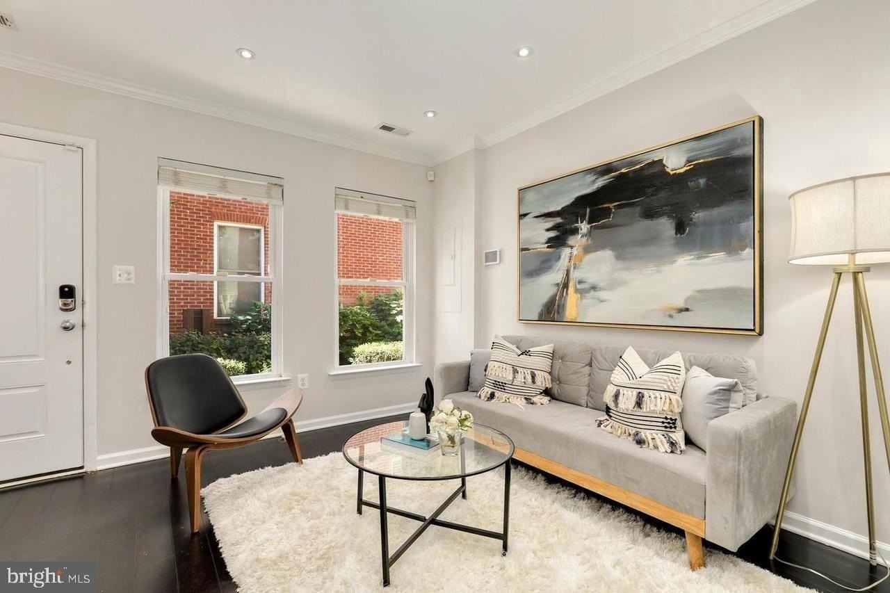 924 4th St Se - Photo 5 of 23