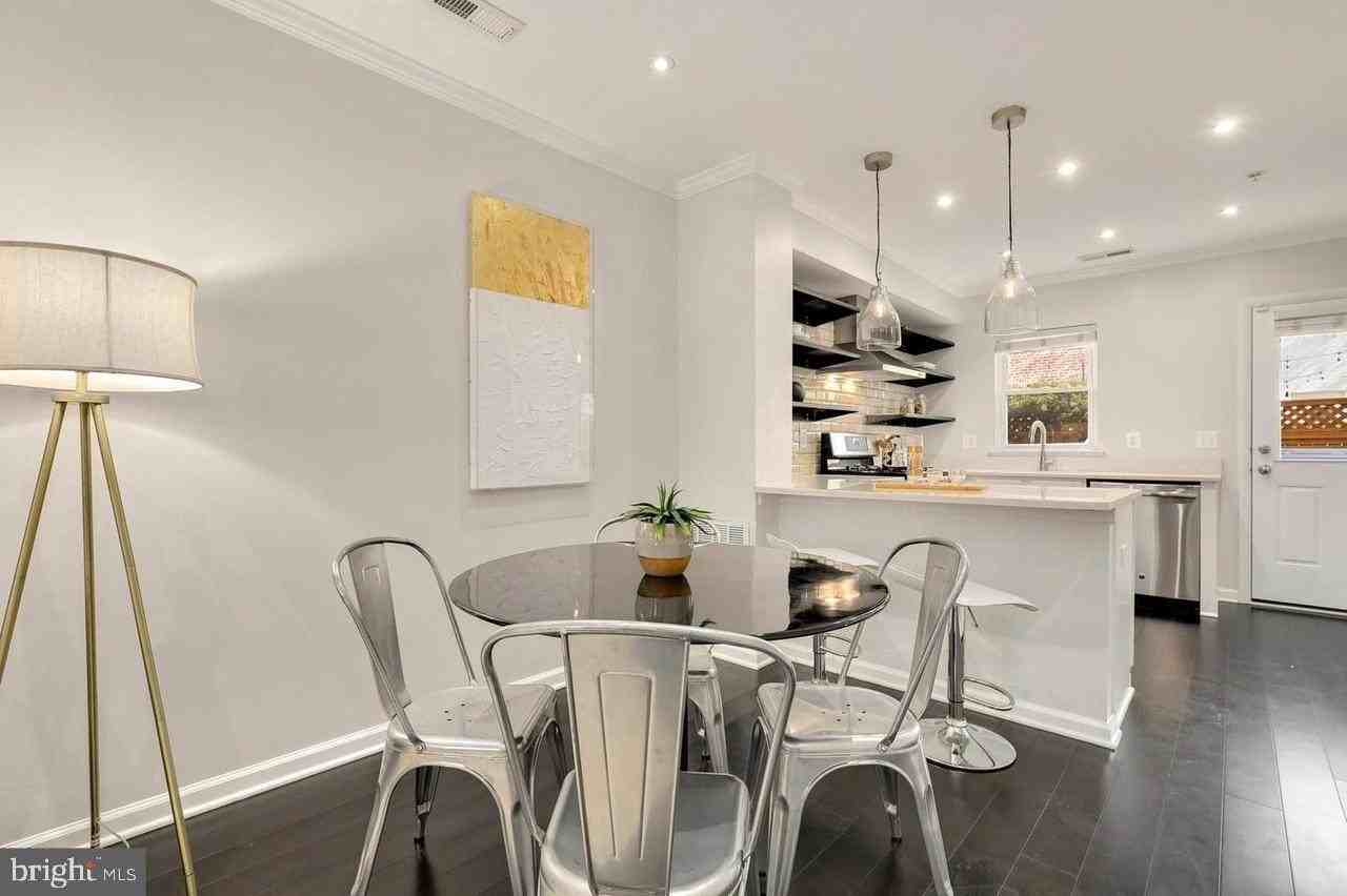 924 4th St Se - Photo 6 of 23