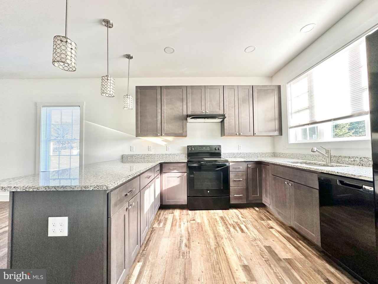 350 N Main St - Photo 5 of 14