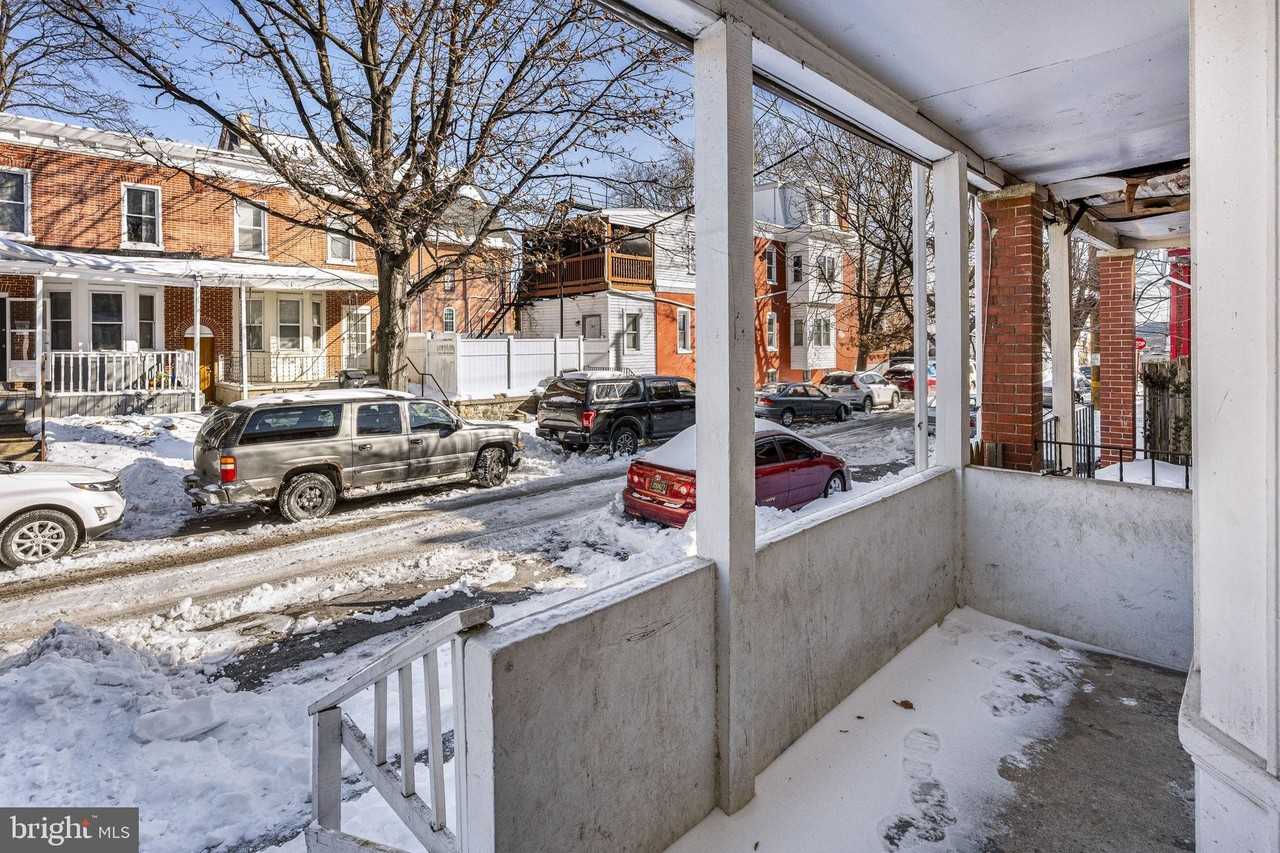 1402 W 3rd St - Photo 3 of 19