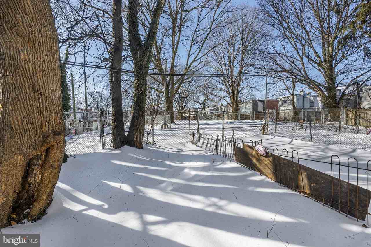 1402 W 3rd St - Photo 4 of 19