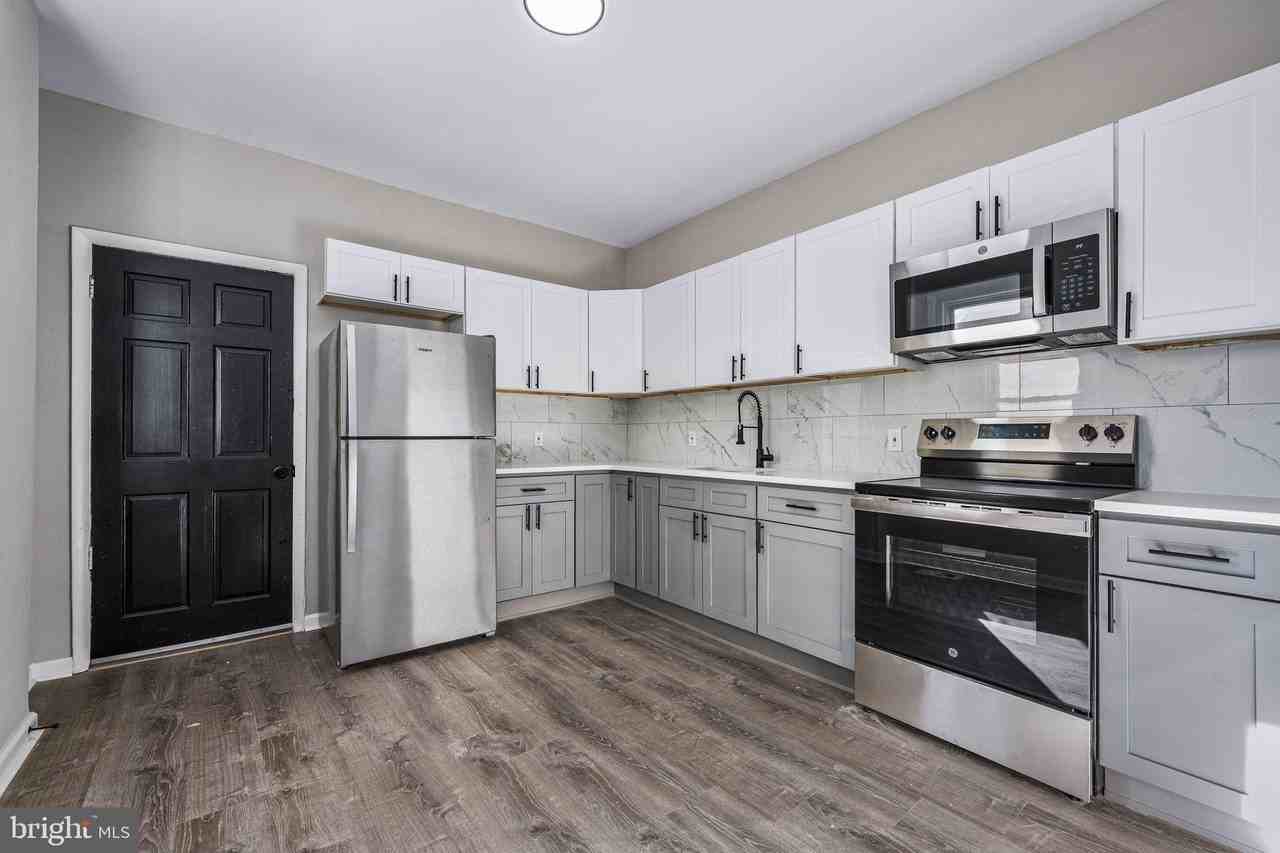 1402 W 3rd St - Photo 7 of 19