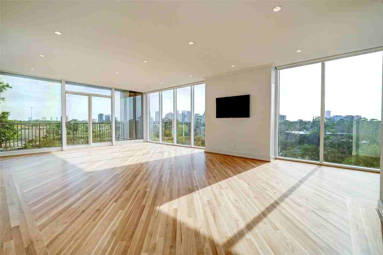 121 N Post Oak Ln #706 - Photo 2 of 18